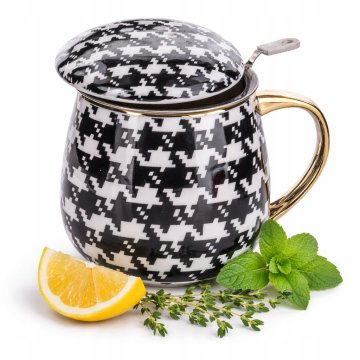 Porcelanasta skodelica z infuzerjem v darilni škatli s karirastim vzorcem