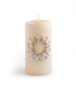 Sveča Glamour v obliki venčka, srednje kremne barve, fi7, 11,5x7x7 cm