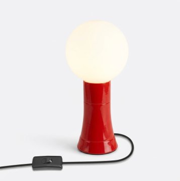 Namizna svetilka industrijski slog rdeča z aluminijastim podnožjem in kroglastim opalnim senčnikom G125 LED žarnica 7 W E27 topla bela 3000 K kabel 1,8 m stikalo za spalnico dnevno sobo ali pisarno