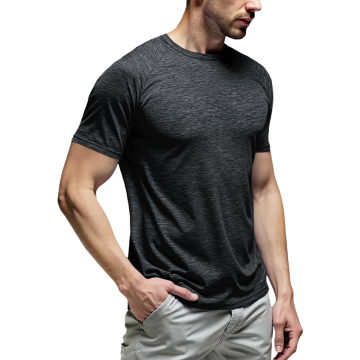 Moška športna majica Slim Fit za trening, dihajoča in hitro sušeča, 4-way stretch elastična, 92% tehnični poliester 8% elastična vlakna, ploski šivi flatlock, brez etikete, črna, velikost L