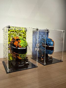 Razstavne vitrine za čelade LEGO F1 Lando Norris in Oscar Piastri