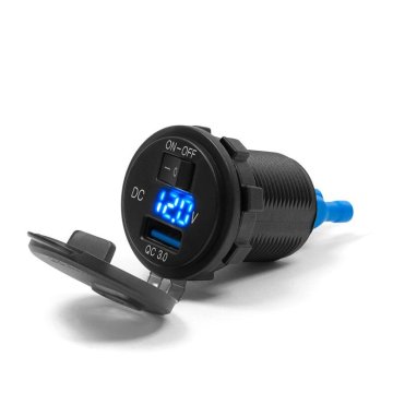 Biketec USB VTIČNICA ZA HITRO POLNJENJE ZA MOTOCIKEL Z VOLTMETROM IN STIKALOM, MONTAŽA NA RAVNO POVRŠINO (OKROŽJE, ZGORNJA KOVČEK) ALI NA KRMILO - POTREBEN JE ADAPTER BTMUS28