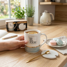 Florina biserno modra porcelanasta skodelica s pokrovom in žličko 350 ml