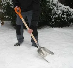 Fiskars lopata za sneg in pesek (142000)