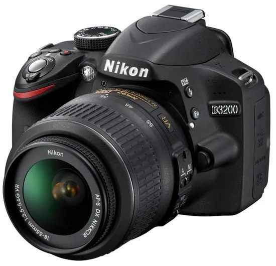 Nikon digitalni fotoaparat D3200 + 18-55 VR II