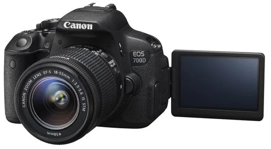 Canon fotoaparat EOS 700D + EF-S 18-135 mm IS STM f/3,5-5,6