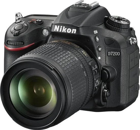 Nikon digitalni fotoaparat D7200 + 18-105 VR