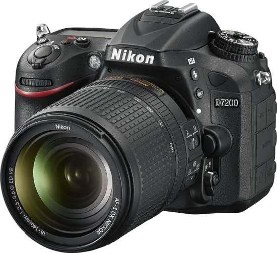 Nikon digitalni fotoaparat D7200 + 18-140 VR