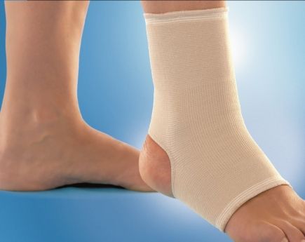 Futuro elastična bandaža za gleženj, bež, S - odprta embalaža