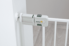 Safety 1st varnostna ograjica Easy Close Metal, bela