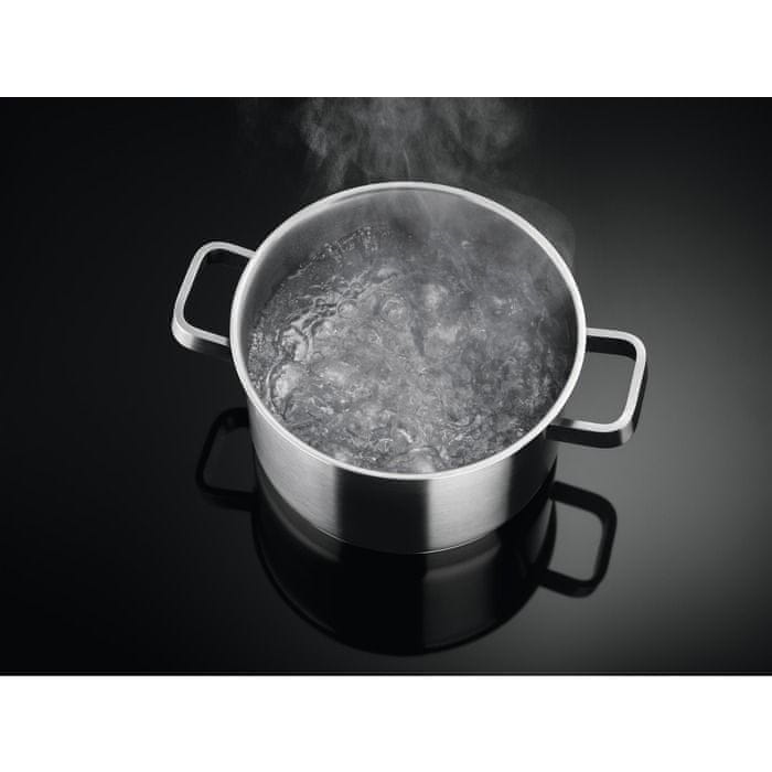 Vgradna kuhalna plošča Electrolux EIT61443B s funkcijo Power Boost