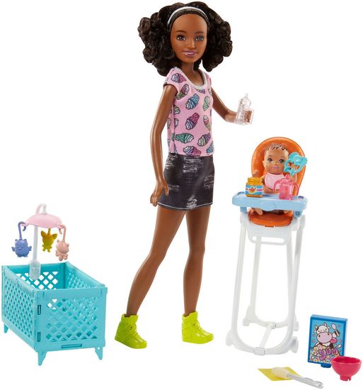 Mattel igralni set Barbie varuška - lutka z roza majico
