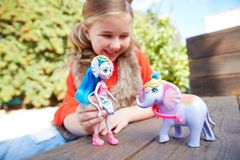 Mattel Enchantimals lutka Ekaterina in slon