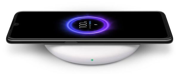 Zmogljiva baterija in super hitro 20W brezžično polnjenje