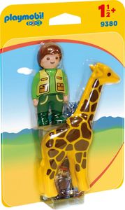 Skrbnik živalskega vrta z žirafo