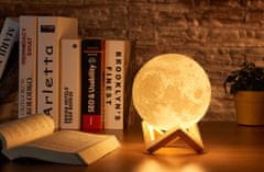 Well 3D Moon LED svetilka, namizna, s spreminjanjem 7-ih barv na dotik, na baterije - rabljeno