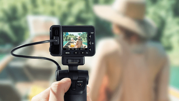 Kompaktno in lahko držalo za snemanje, idealno za fotoaparate Cyber-shot™