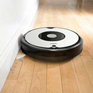 Pomete po vogalih in vzdolž robov.