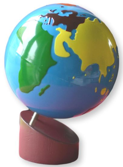 Montessori Globus – barvni kontinenti