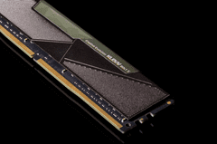 Klevv Bolt X pomnilnik (RAM), DDR4 32 GB (2x16GB), 3200 MHz, CL16, 1.35 V (KD4AGU880-32A160U)