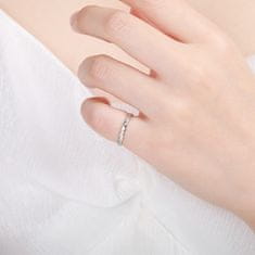 MOISS Eleganten srebrn prstan z prozornimi cirkoni R00019 (Obseg 45 mm)