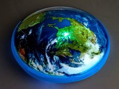 JOKOMISIADA Globus Earth Nočna luč na daljinsko upravljanje ZA2044