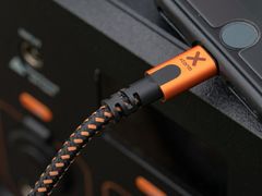 Xtorm Xtreme podatkovni kabel, USB-C v Lightning, kevlar, 1.5 m, črno-oranžen (CXX003)