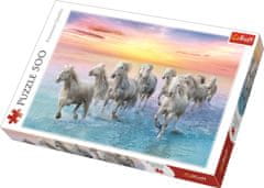 Trefl Puzzle Čreda bežečih belih konj 500 kosov