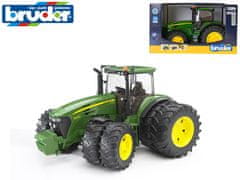 Bruder Traktor John Deere 7930 z dvojnimi kolesi 36,5 cm 1:16 v škatli