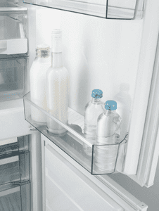  Prostorna polica za steklenice v vratih hladilnika