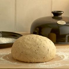 Emile Henry Okrogel pekač kruh s pokrovom 34x28,5xh16,5 / 4,5l / keramika / črn