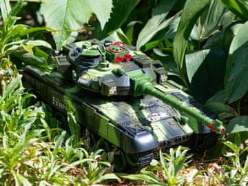 WOWO RC tank na daljinsko upravljanje 2,4 GHz s svetlobo in zvoki - kamuflažni