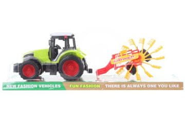 Traktor z obračalnikom sena