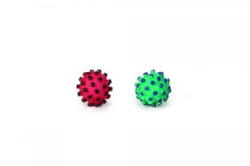 Beeztees Žogica z bodicami majhna plastična 6cm