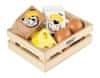 Lesena škatla z mlečnimi izdelki in jajci