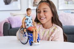 Mattel Barbie Model Ken na invalidskem vozičku v modri karirasti majici -195 HJT59