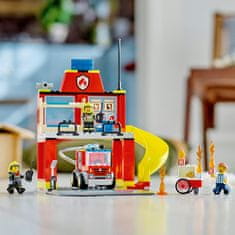 LEGO City 60375 Gasilska postaja in gasilsko vozilo