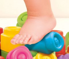 Clementoni Soft Clemmy Vstavljiva senzorična žoga s kockami