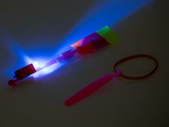 WOWO Leteči pikado z LED fračo - model 2 Opomba: ljudje v Googlu pogosto iščejo Leteči pikado z LED fračo