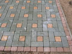 Korbi Velik plastični kalup za izdelavo betonskih tlakovcev – dimenzije 39 × 39 cm