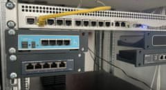 Mikrotik 10"/19" stojalo za RB750Gr3/RB750r2/RB750UPr2/RB760iGS/E50UG in več