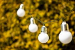 Volteno Solarna vrtna svetilka LED Girlanda DEKORATIVNA 10 mlečnih kroglic LED svetlobna veriga 1,75m 3000K Toplo bela
